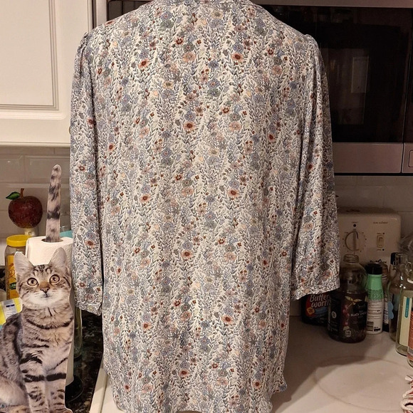 Womens Rose + Olive floral 3/ sleeve plus size top 1X - Picture 3 of 5
